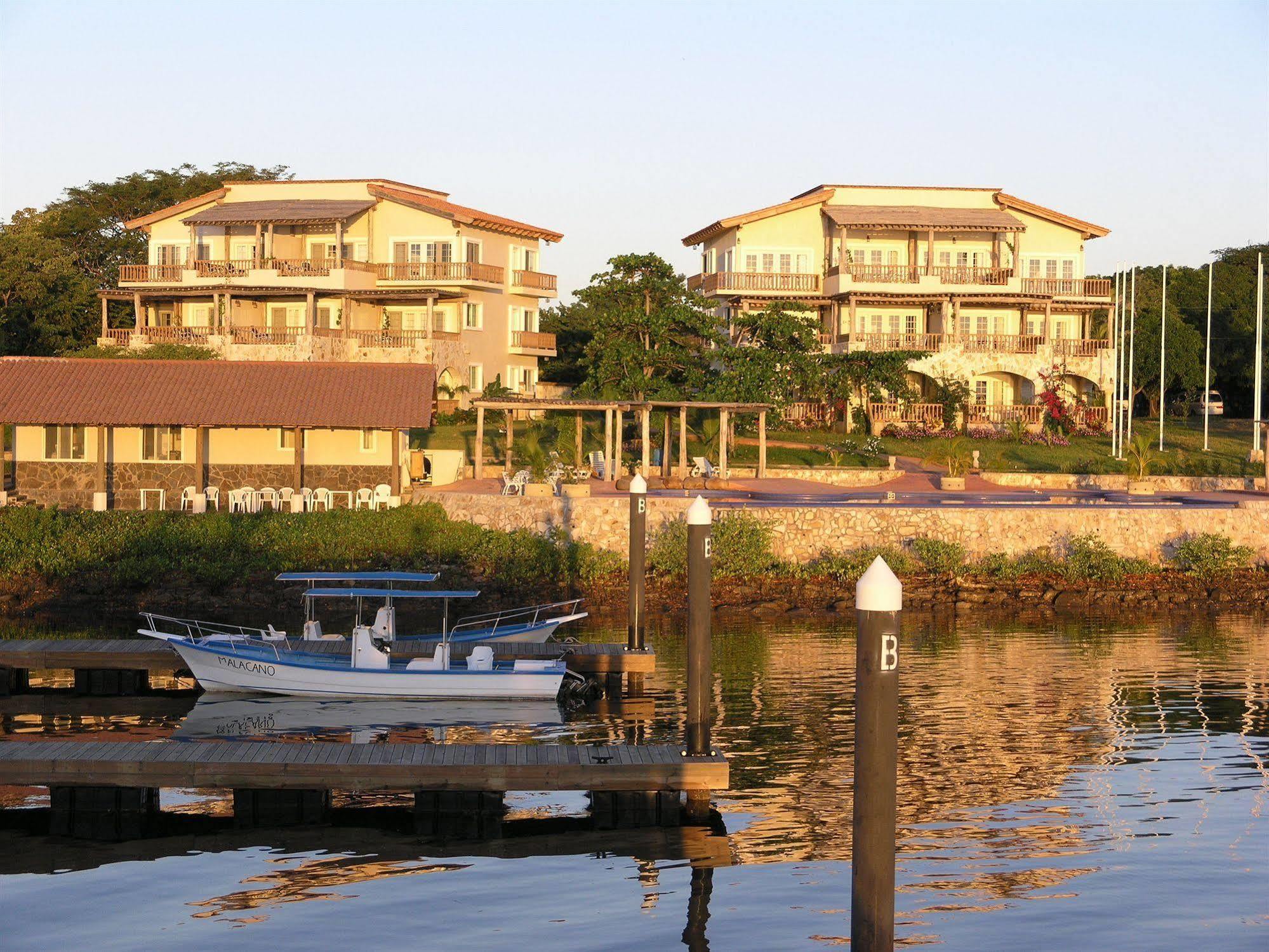 Hotel Marina Puesta Del Sol Aposentillo Exterior foto
